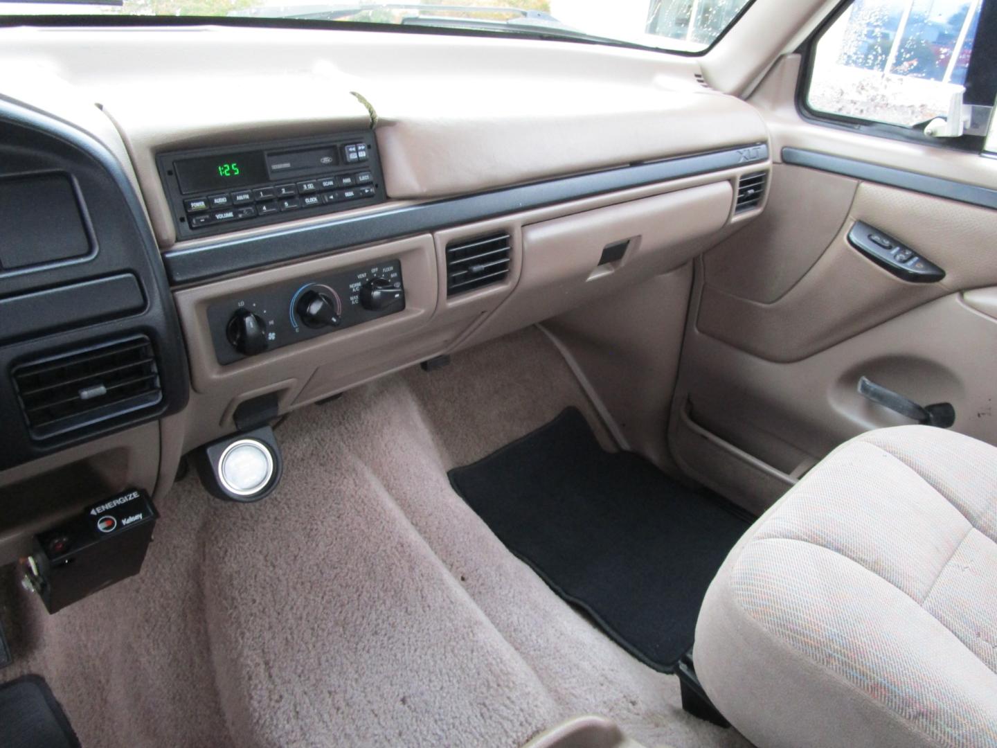 1996 WHITE Ford F-250 XL SuperCab Long Bed 2WD (1FTHX25F9TE) with an 7.3L V8 OHV 16V DIESEL engine, located at 1814 Albert Pike Road, Hot Springs, AR, 71913, (501) 623-1717, 34.494228, -93.094070 - Photo#3